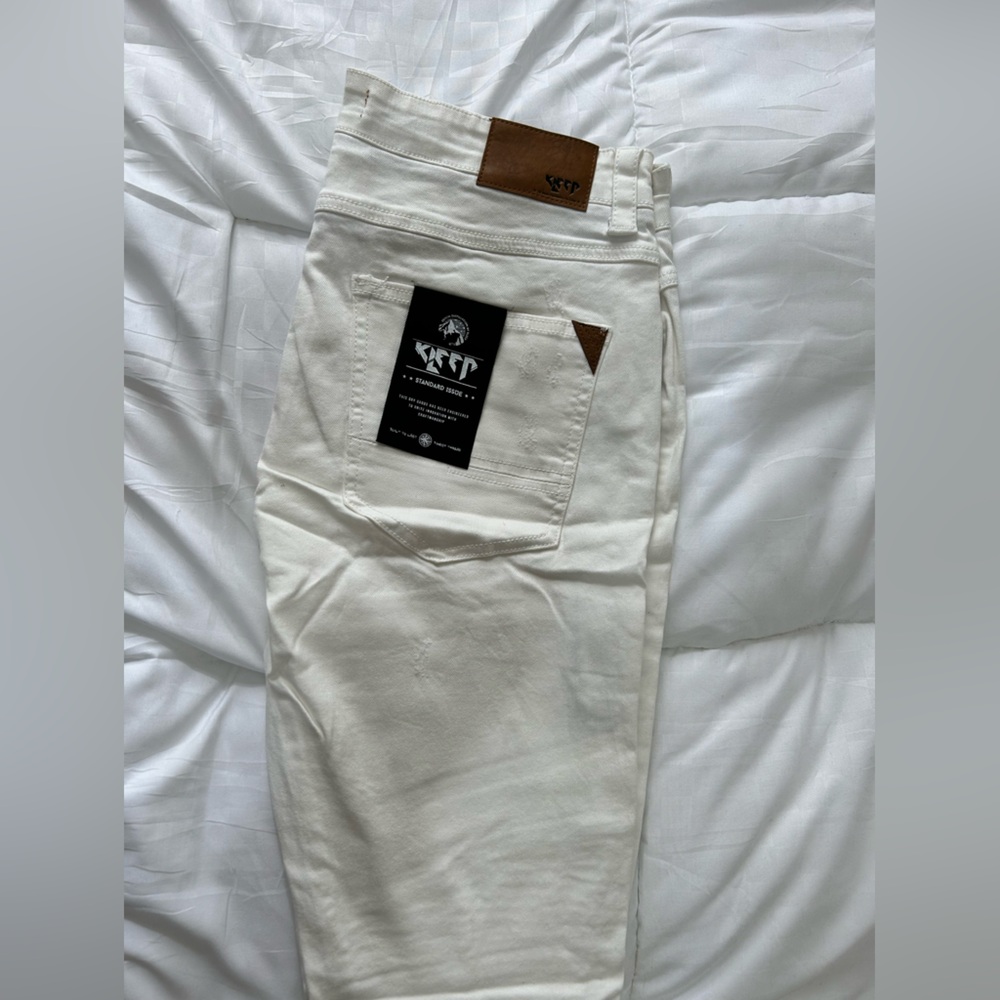Keep white jeans